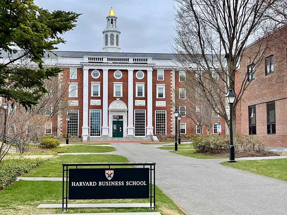Harvard Business School Essay Prompts | The Red Pen