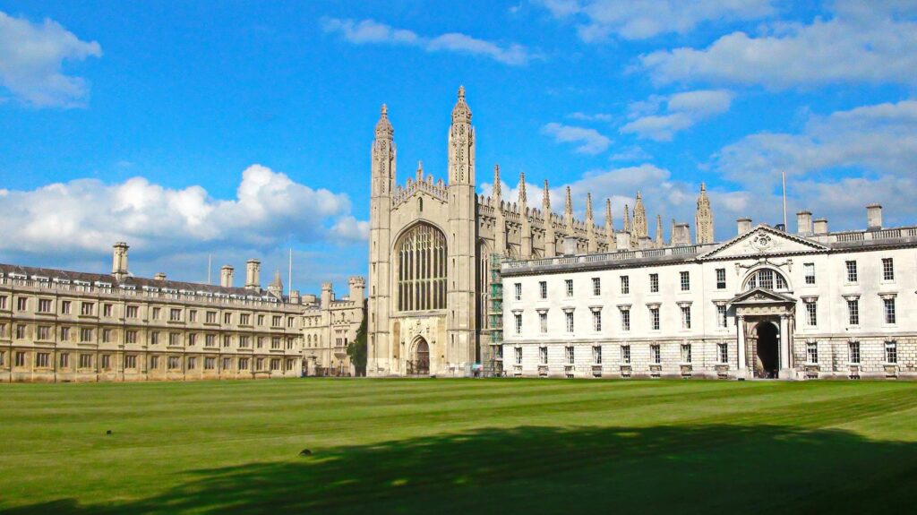 Higher Education in the UK: University vs College System | The Red Pen